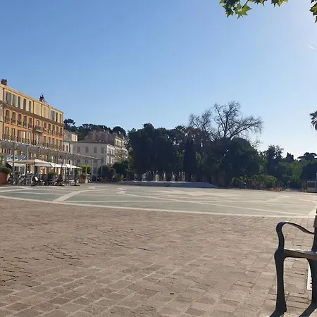Apartment Superbe Studio Au Centre Ville + Parking Hyères